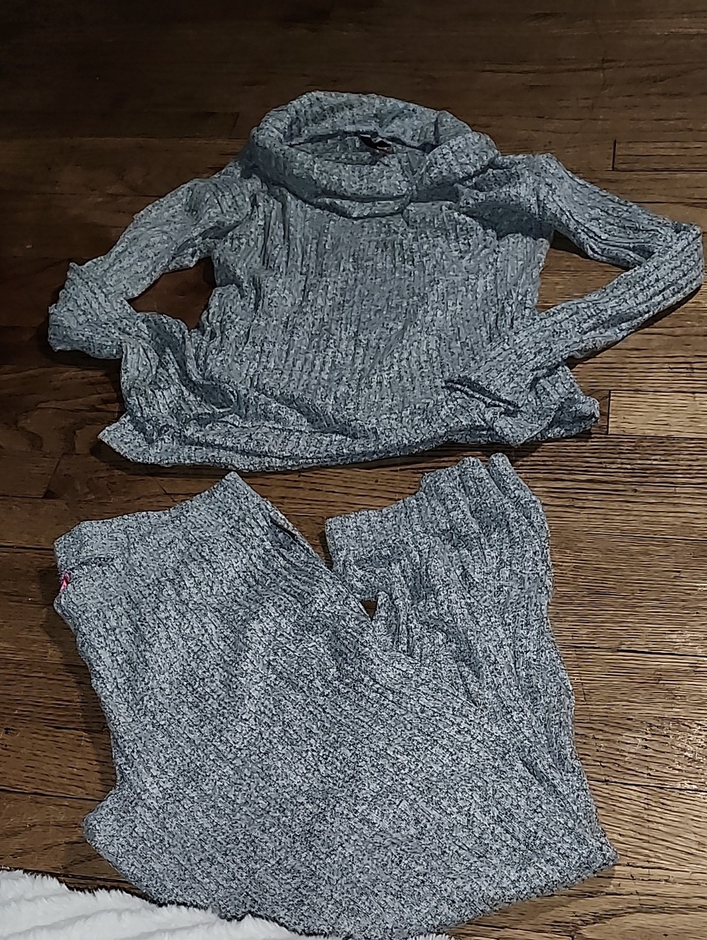 Vince Camuto Gray Ribbed Cowl Neck Sweater Set